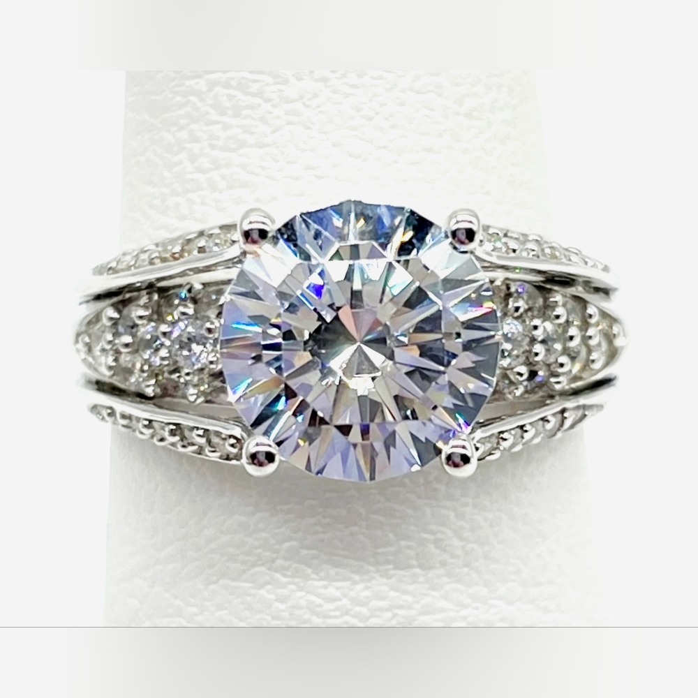 Victoria Wieck Diamond Simulant Sterling Silver Size 7.5!